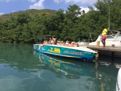 Lunchtime-at-marigot